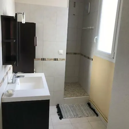 26 Avenue Des Tilleuls * Royan