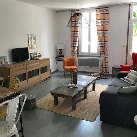 26 Avenue Des Tilleuls * Royan