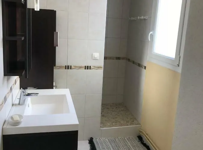 26 Avenue Des Tilleuls * Royan