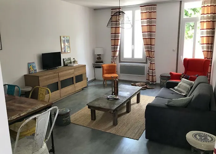 26 Avenue Des Tilleuls * Royan